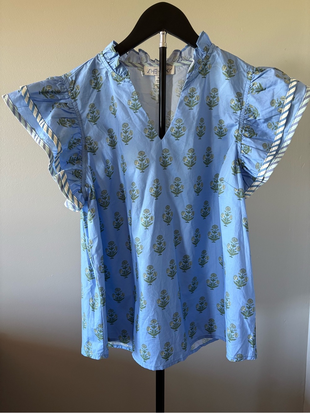 NWT She & Sky Size Medium Light Blue Floral Ruffle-Sleeve Blouse